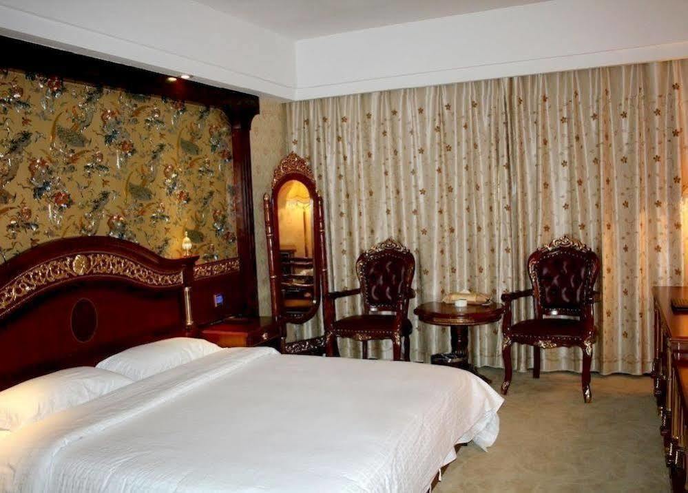 New West Street International Hotel Yangshuo Bagian luar foto